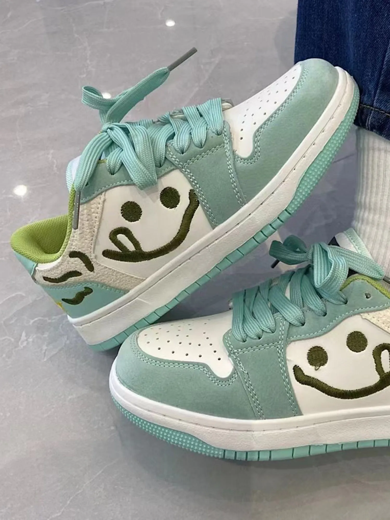 Kicksteria - Smiley Skateboarding Shoes
