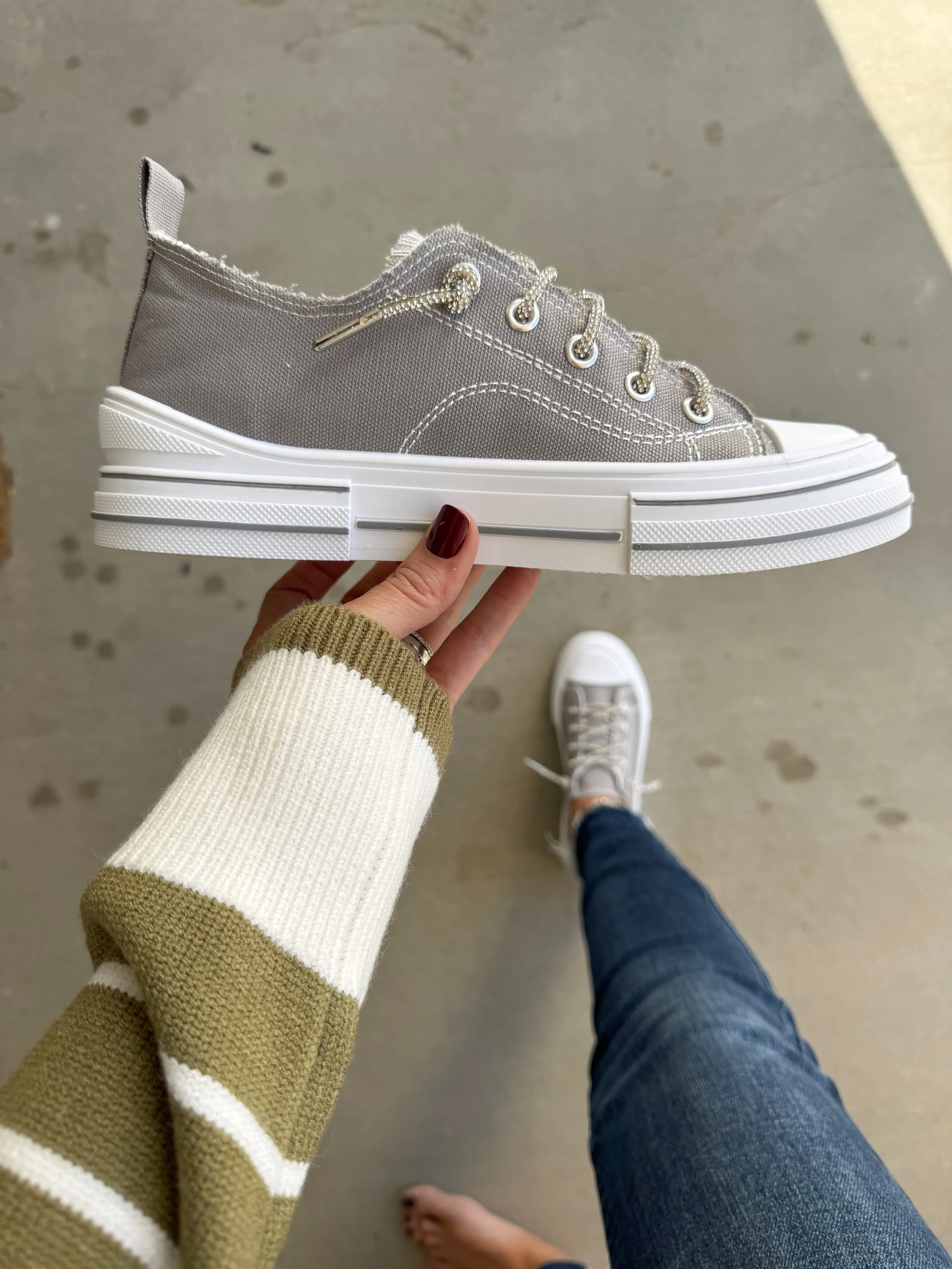 Very G Aman Sneakers in Grey